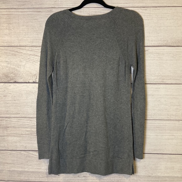 LOFT Outlet Gray Textured Lightweight Sweater Top - Size Small - Picture 4 of 16